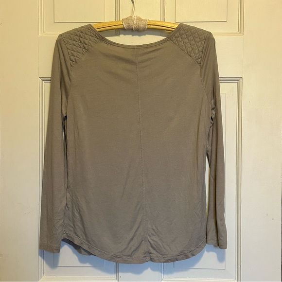 Banana Republic Taupe Long Sleeve Top w/ Quilted Detail - Picture 4 of 8
